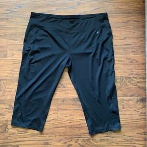 Danskin exercise Capri pants